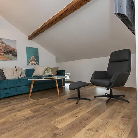 The House 3 Apartment Burgas City