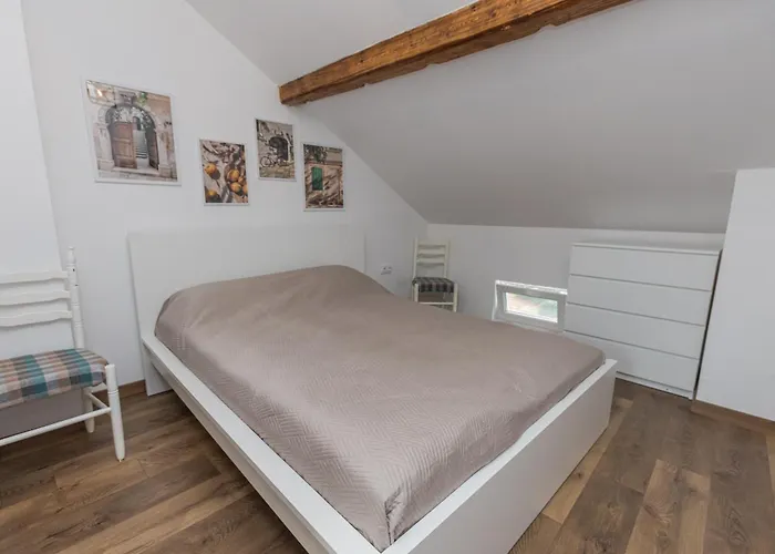 Apartment The House 3 *